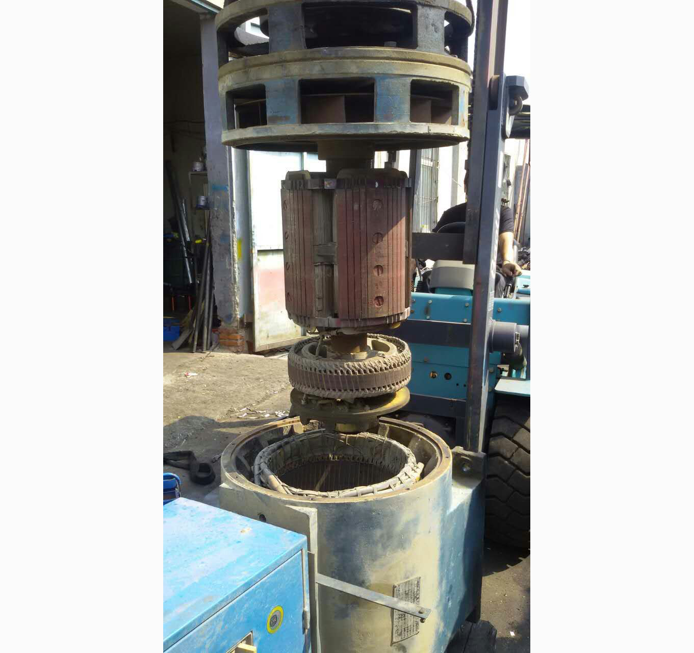 500KVA發電機修理中