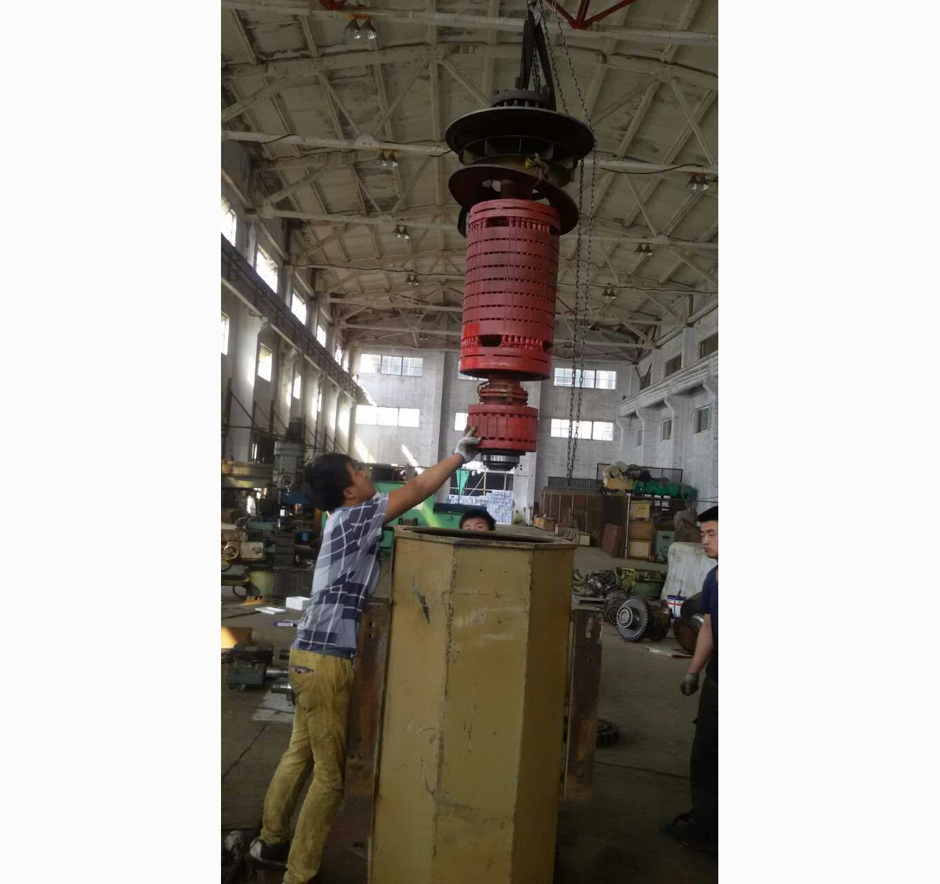 1800KW發電機修理中